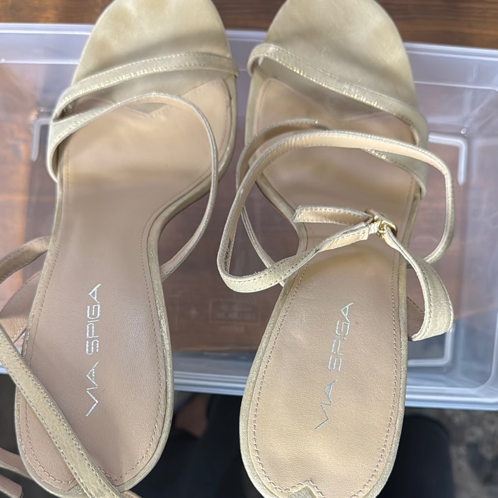 Via Spiga Women's Cream Sandals